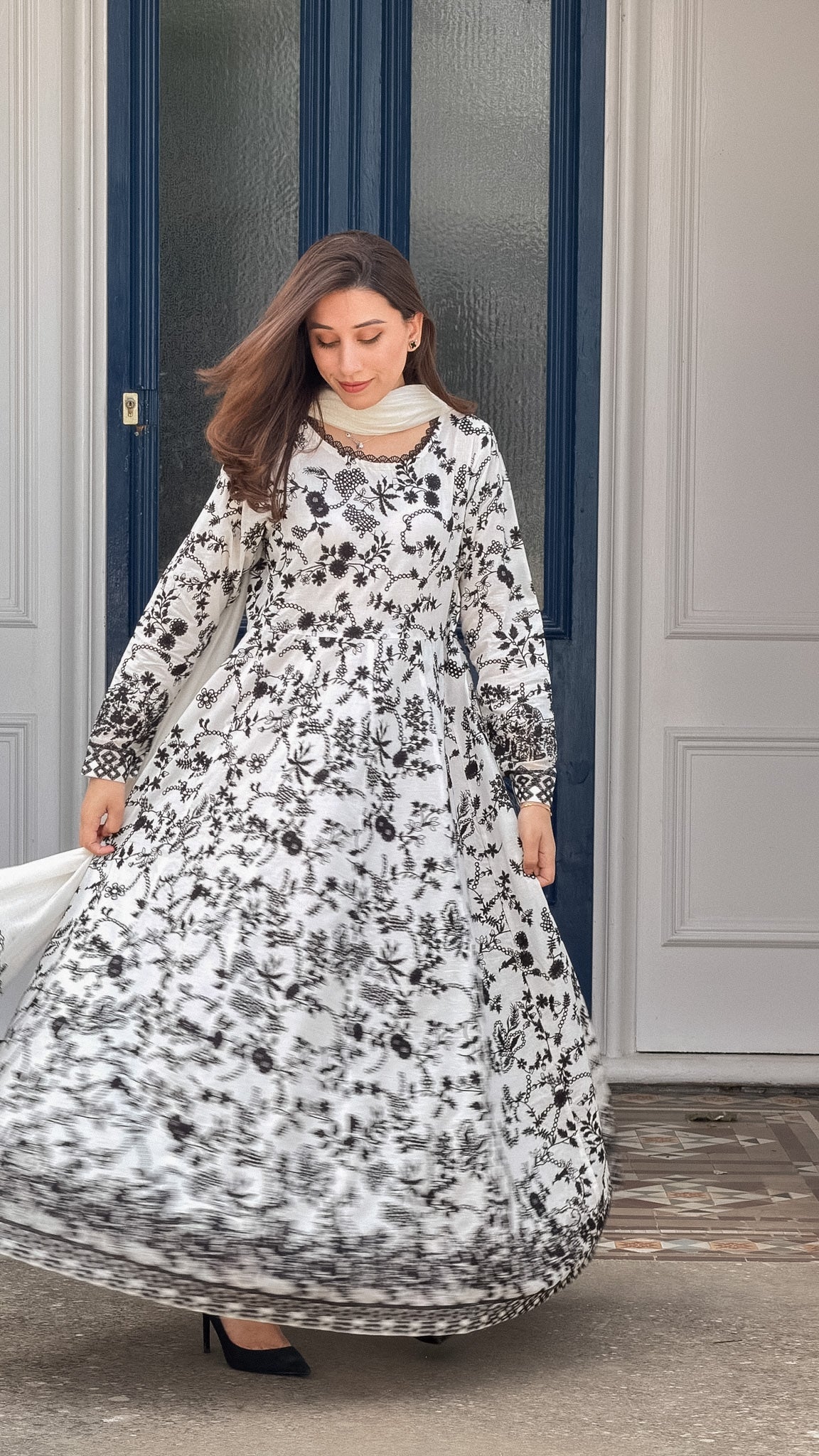 Amelia - White Embroidered Kalidaar