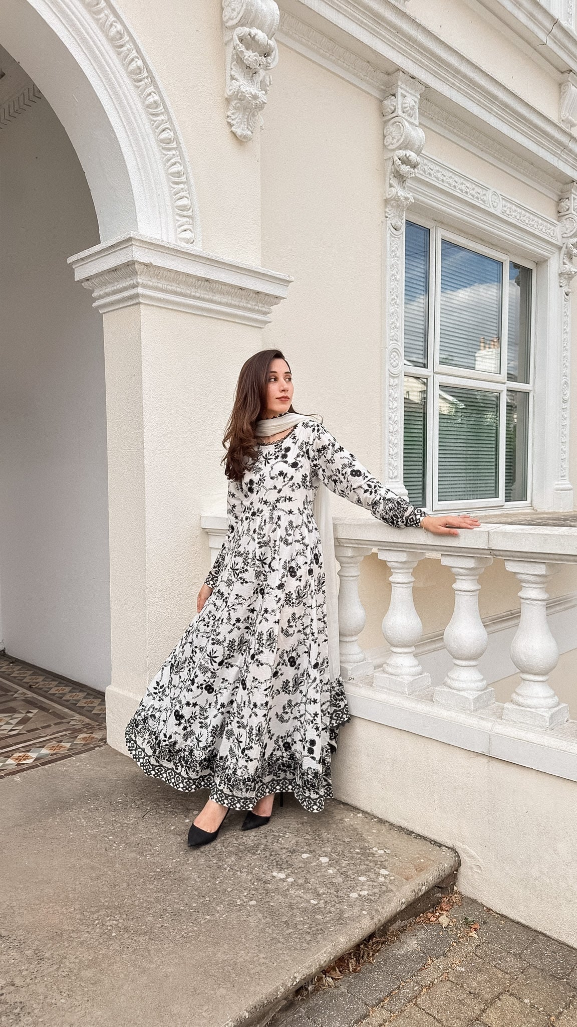 Amelia - White Embroidered Kalidaar