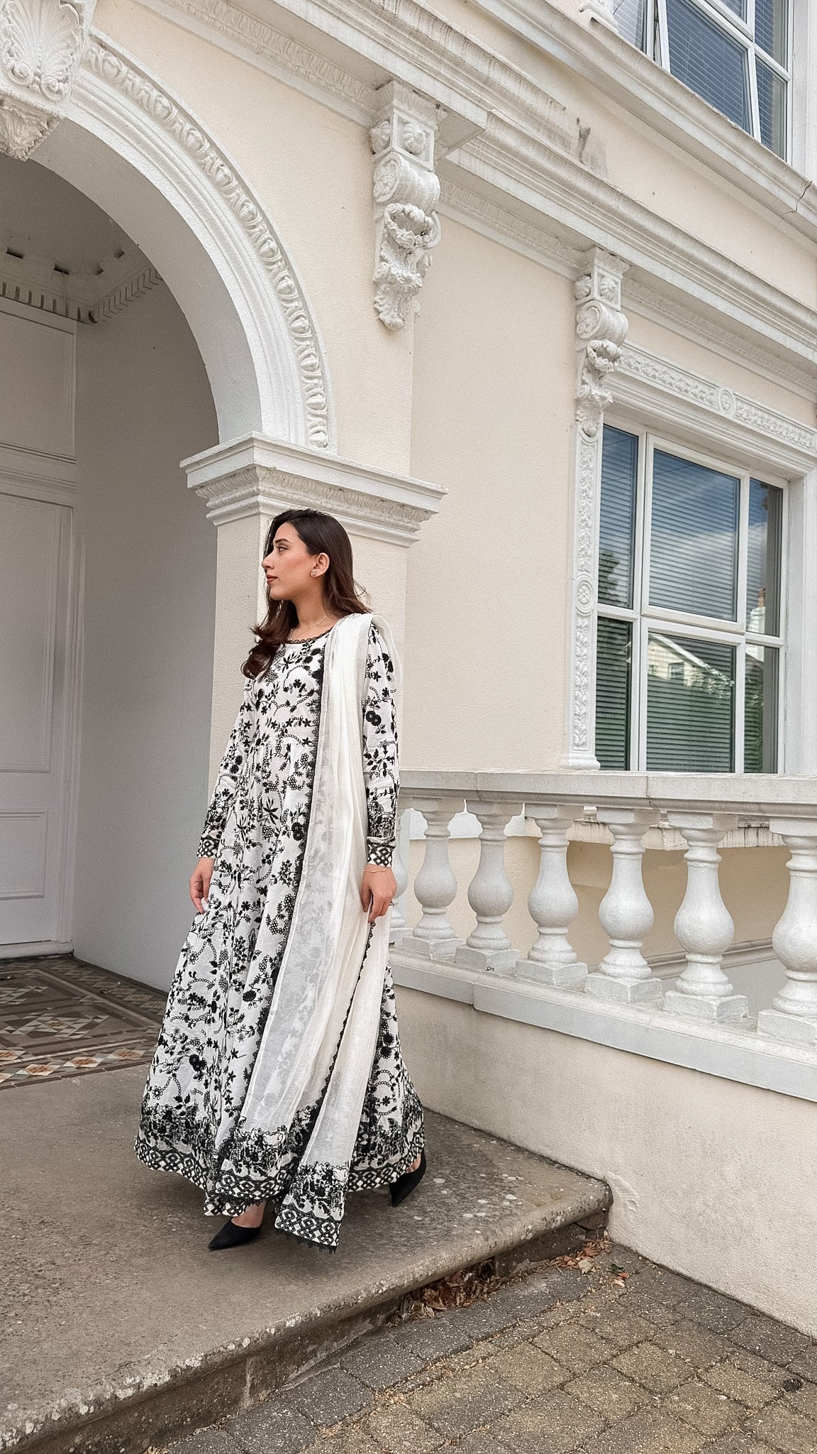 Amelia - White Embroidered Kalidaar