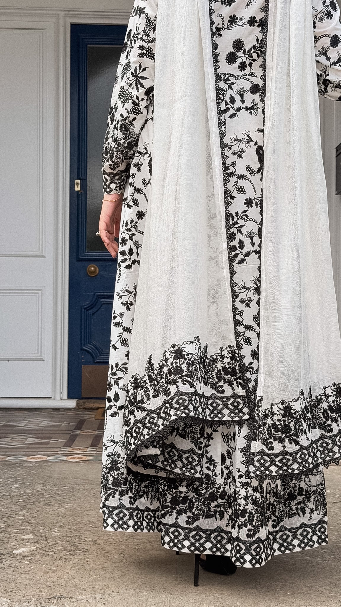 Amelia - White Embroidered Kalidaar