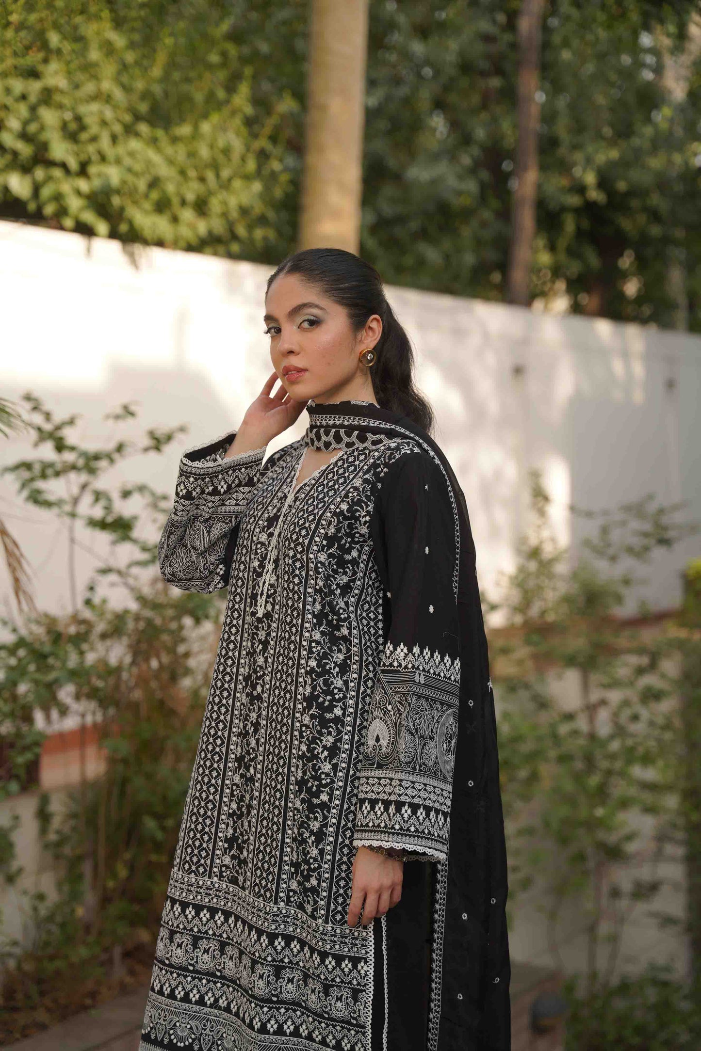 Nicotiana Dupatta - Jet Black