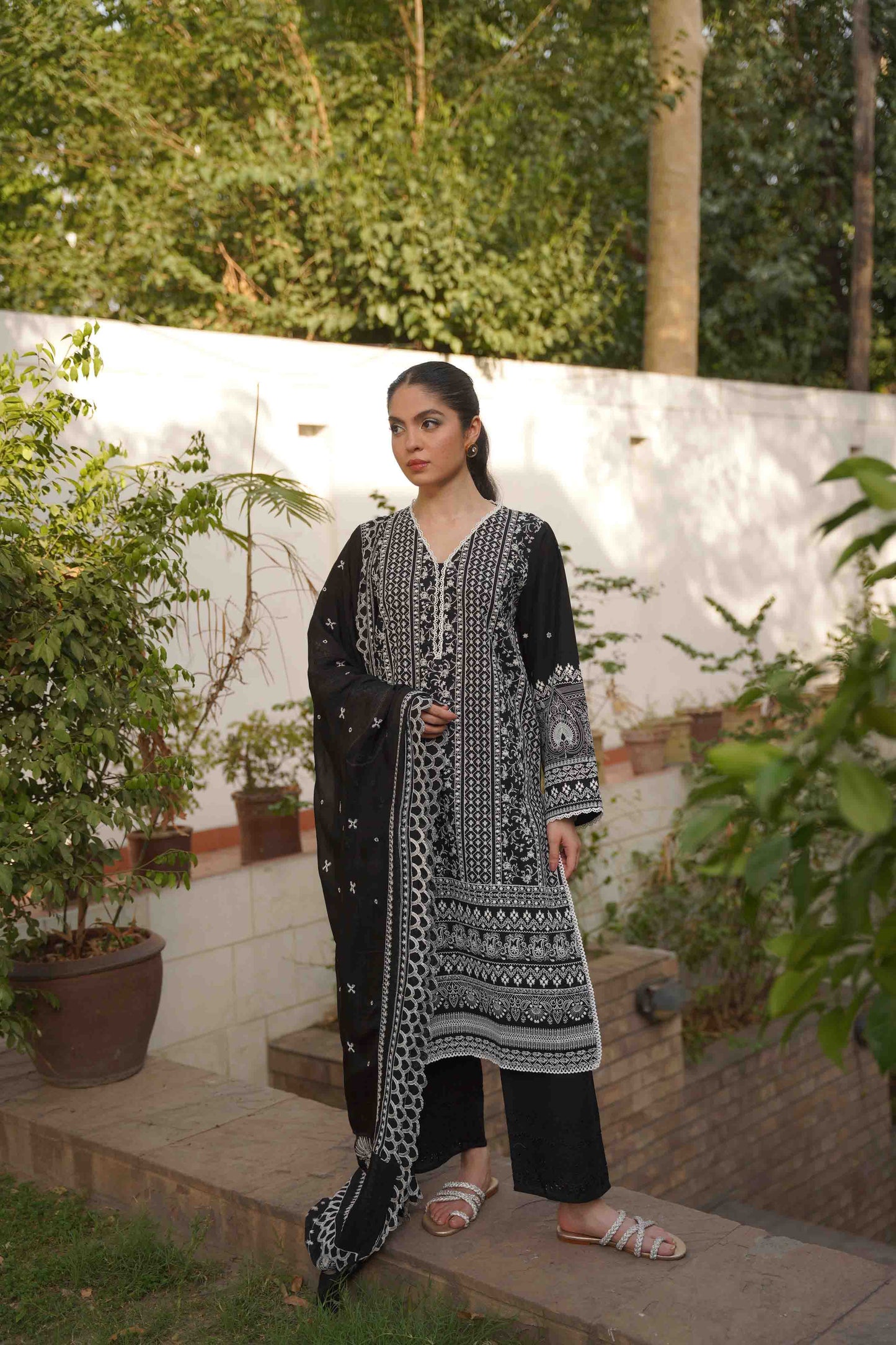 Nicotiana Dupatta - Jet Black