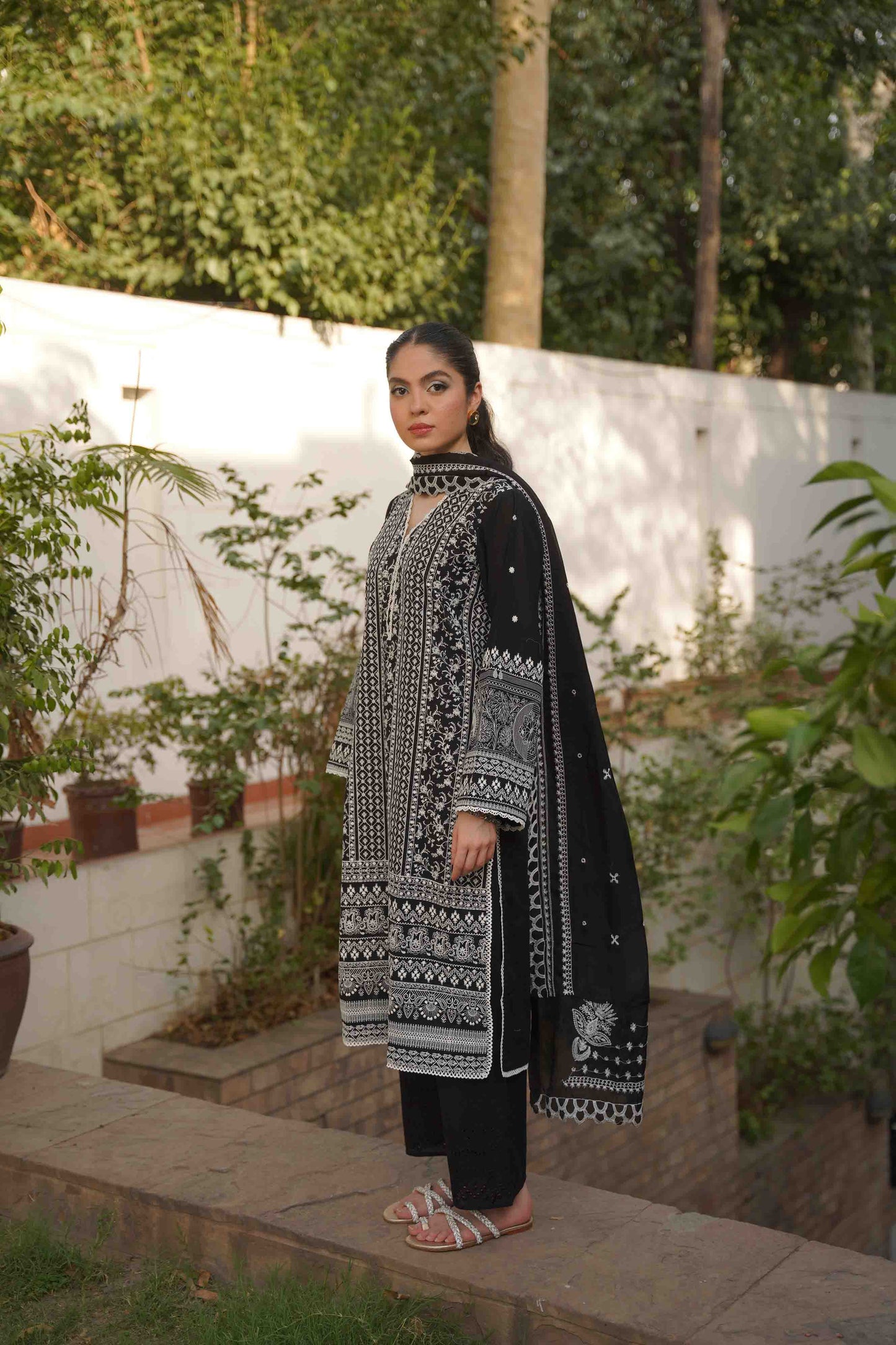 Nicotiana Dupatta - Jet Black