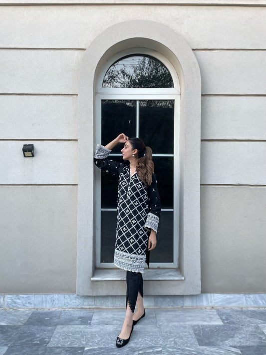 Black Embroidered Kurta